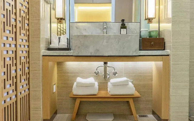 Century Runhua Hotel