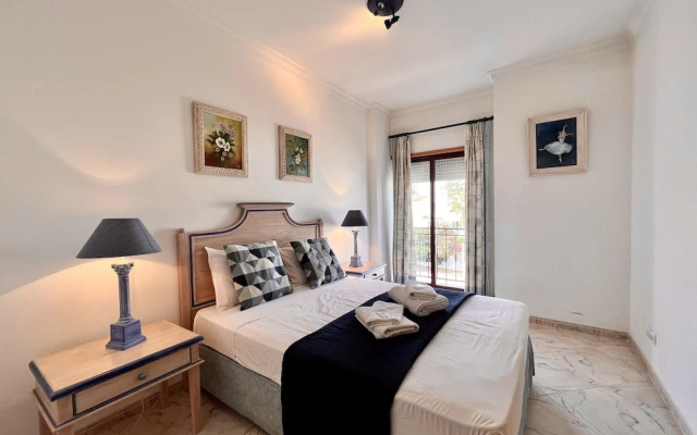 Quarteira Elegant With Pool by Homing
