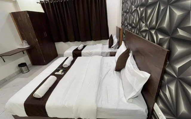 Hotel Plaza Rooms - Prabhadevi Dadar