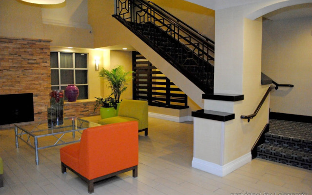 DoubleTree by Hilton Chatsworth