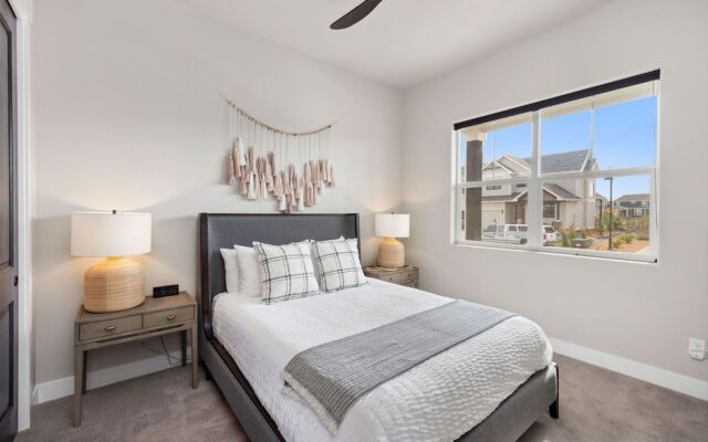 Upscale Waterfront Estate With Mountain Sunset Views