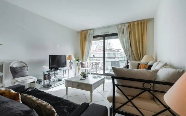 Spacious 3BR central - 6 pax - 2 mn from Croisette