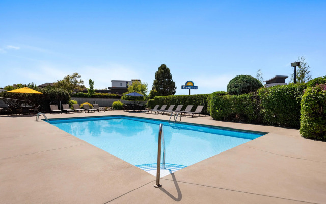 Days Inn by Wyndham Kelowna