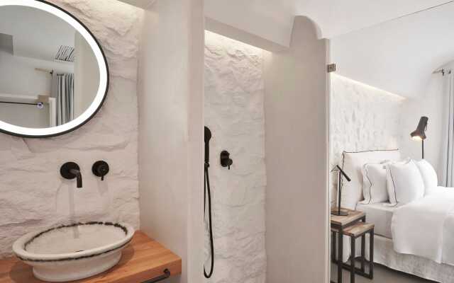 Monogram Travel Naxos