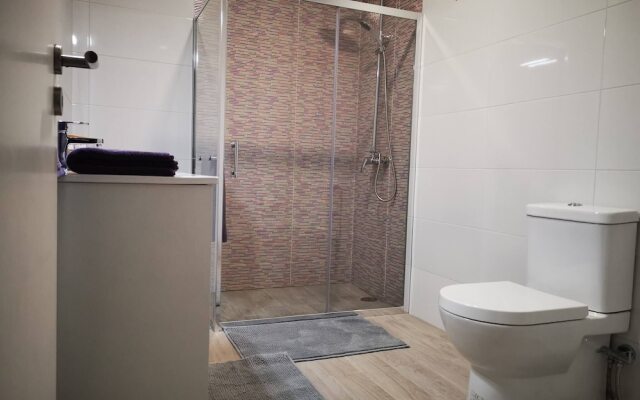 "room in Guest Room - Luxury Stay For 4 - Caparica Posthel"