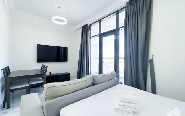 Spacious Studio With Balcony in AL Majan