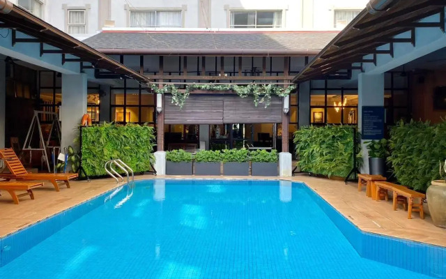 Hotel Maluri