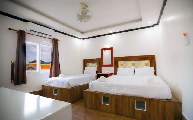 Ruby Riverside Hotel & Hostel