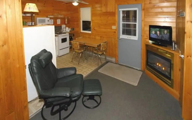 Spectacle Lake Lodge