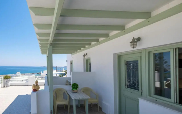 Lorenzo Studios and Suites Paros