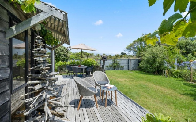 Waimea Cottage - Waikanae Holiday Home – Outside – Waikanae