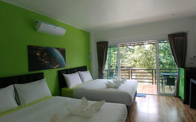 Thipburee Riverside Hotel