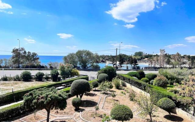 Lagonisi 2 bedroom luxury Apartment by the sea!