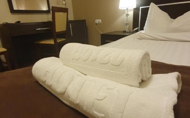 Hotel Pod Dębami