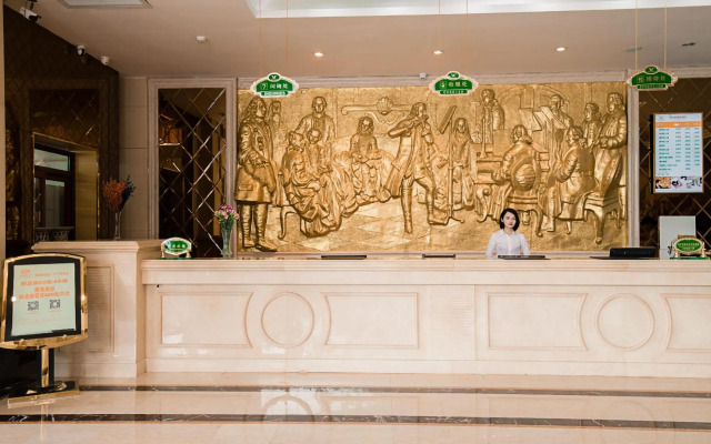 Vienna Hotel (Changsha Ningxiang West High-speed Railway Station Emerald Lake Store)