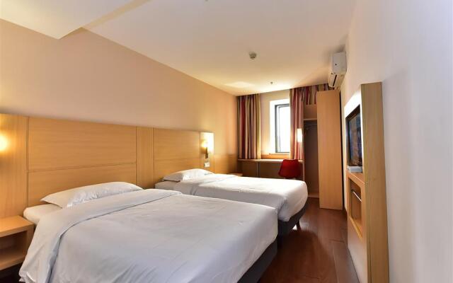 Ibis Ningbo Tianyi Square