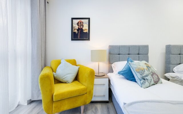 Luxury 1 & 2 bed Apartment free parking