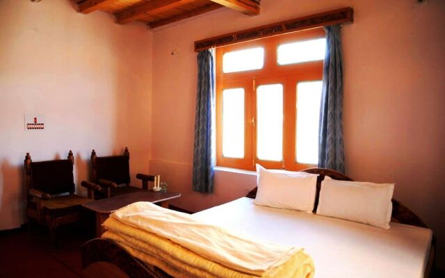Omasila Hotel