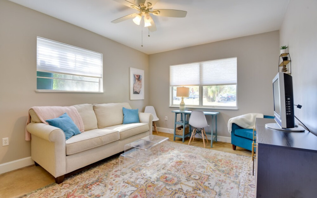 3 Mi to Riverwalk: Pet-friendly Home w/ Yard!