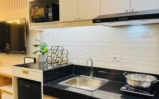 Stylish Condo Room in Iloilo City With Shared Pool