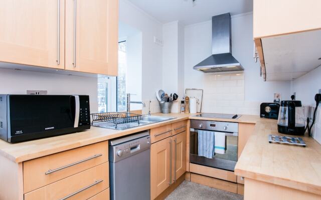 3 Bedroom House in Battersea Accommodates 5