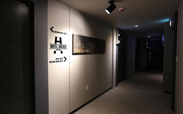 Hotel Bridge