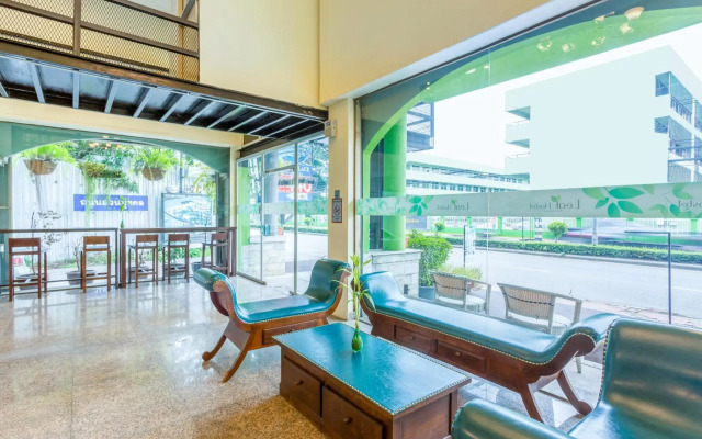 OYO 928 Leaf Hostel