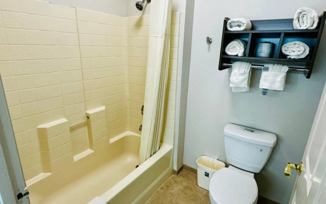 Quality Inn near SeaWorld - Lackland