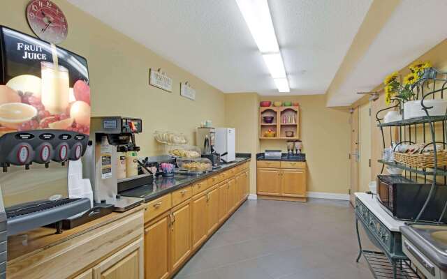Microtel Inn by Wyndham Charlotte/University Place