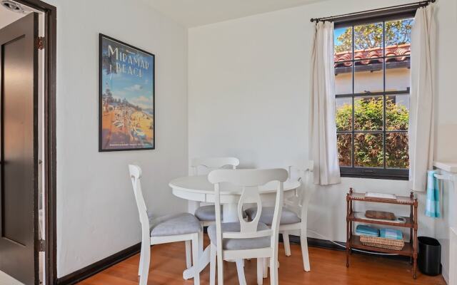 Garden Cottage - Miramar Beach With Shared Deck