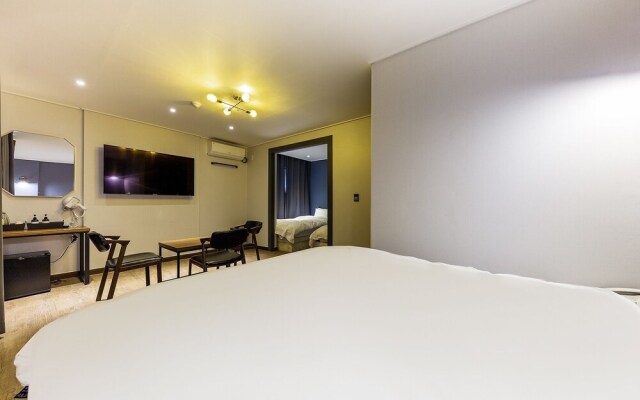Jeongju Ochang Hotel Bom