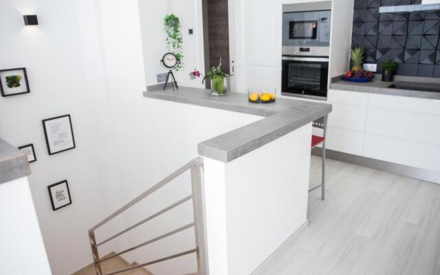 Spacious 200 sq.m. penthouse with sea view terraces