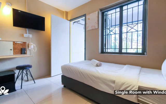 OYO 90121 Summer House Bed & Cafe
