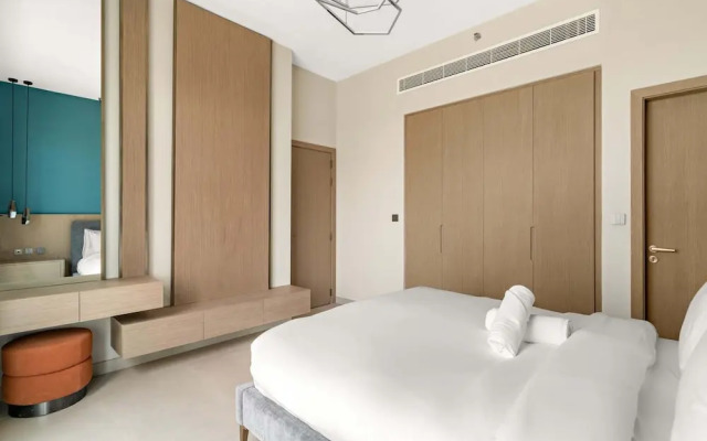 Luxurious Stay in JVC With Rooftop Pool Gym