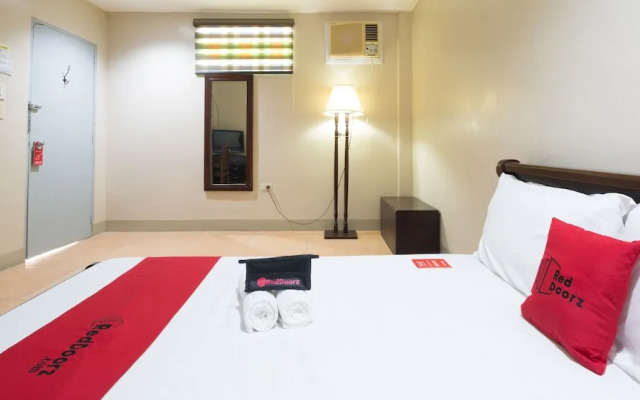 RedDoorz @ Teofila Lodge