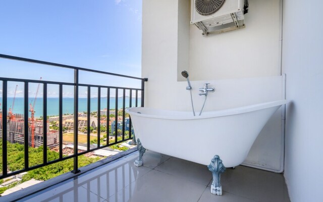 The Grand Jomtien by Favstay