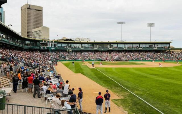 Gorgeous Modern 2BD Condo Heart of Wpg Coffee Location