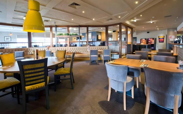 Premier Inn Livingston (M8/J3)