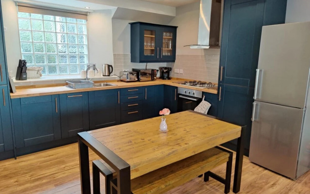 NEW Fabulous 2BD Maisonette Dunfermline, Fife