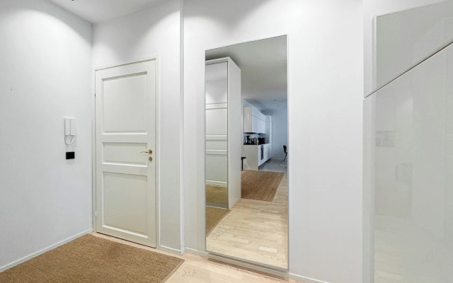 Stylish Downtown 2BR Flat with Sauna and Work Area