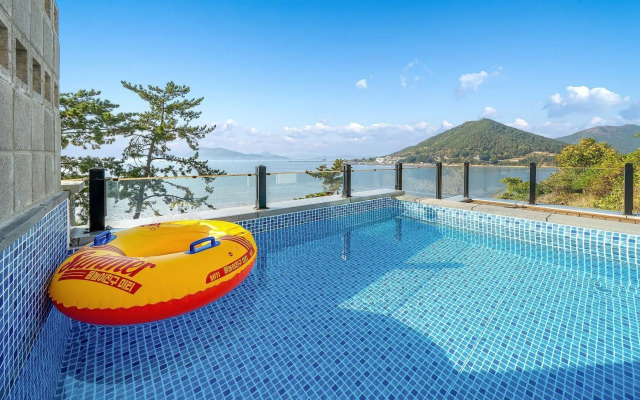 Yeosu Fisterra Spa Poolvilla