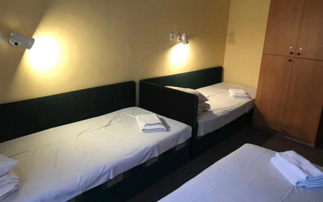 Hotel 18