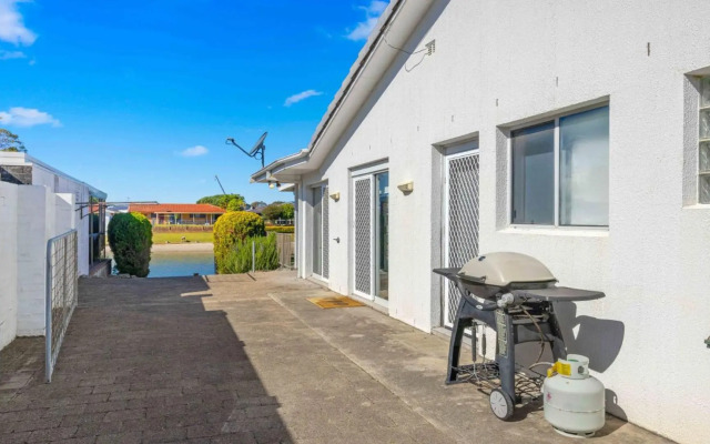 Hibbard Waterfront Escape