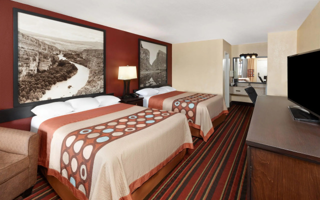 Super 8 by Wyndham Temple S. General Bruce