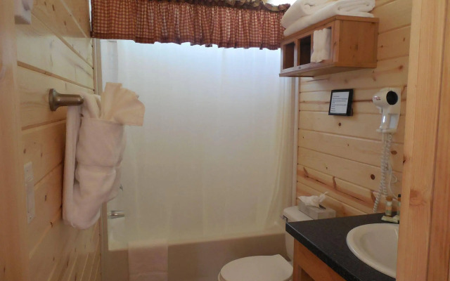 Snake River Cabin Village