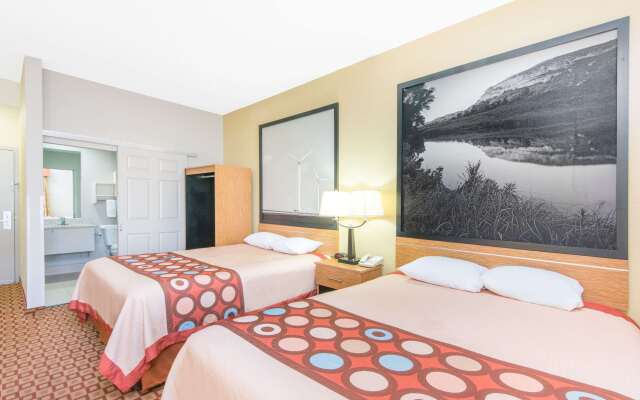 Super 8 by Wyndham Wichita South