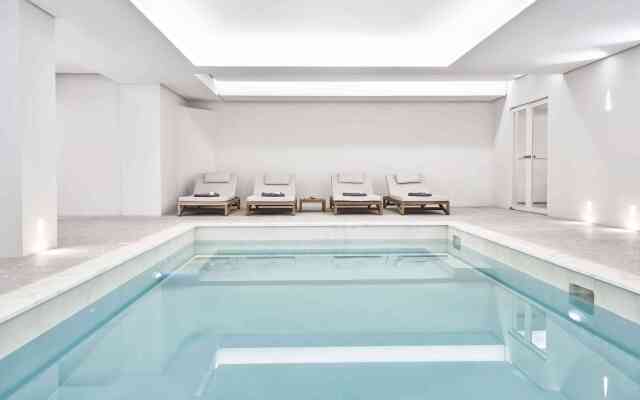 100 Rizes Luxury Sea Side Resort.