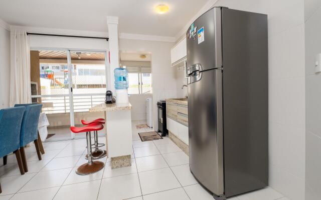 Apto com piscina a 2min da praia CAC106