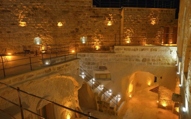 Memories Cave House
