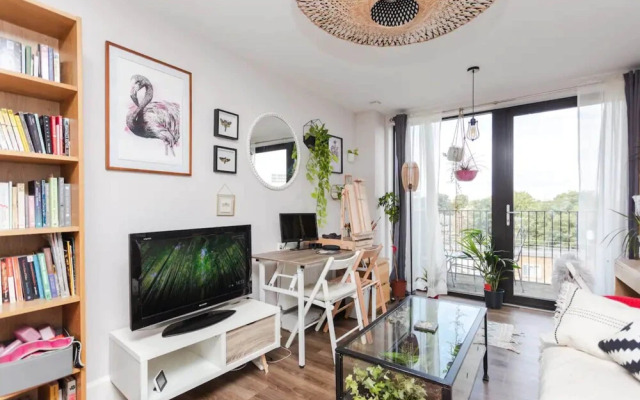 Serene 1 Bedroom Flat in Clapton With Balcony